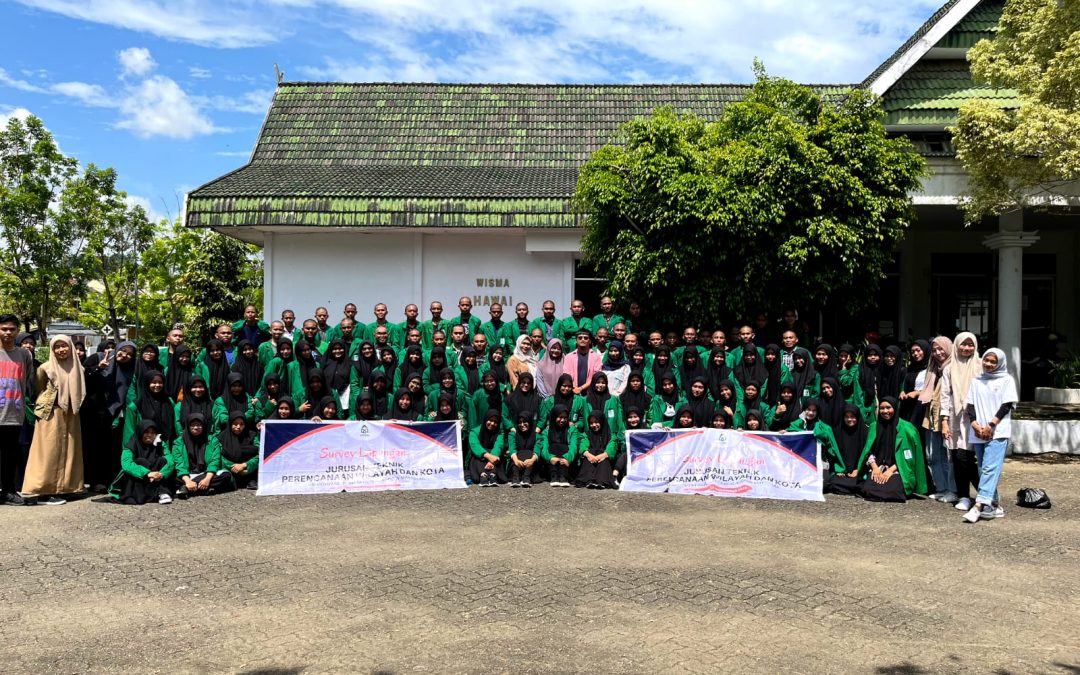 Mendalami Materi Perkuliahan Melalui Praktikum Survey Lapangan